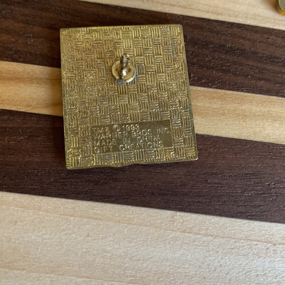 Two Vintage 90’s Tweety Bird Pins - Picture 3 of 8